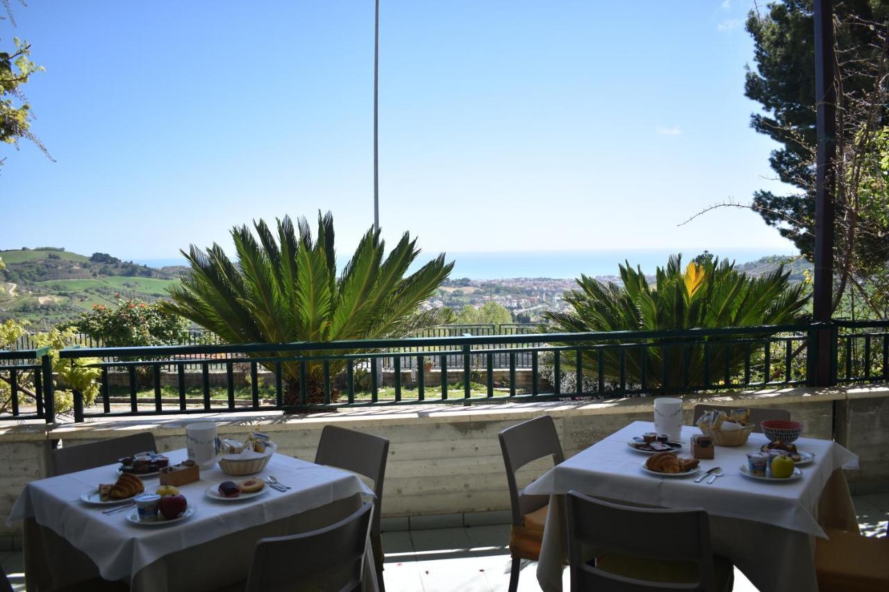 Hotel Ristorante Il Grillo Acquaviva Picena Exterior foto